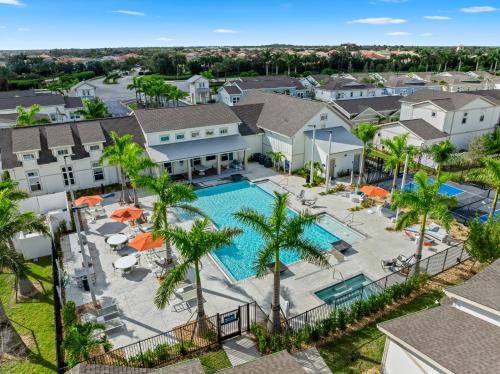 New 5 Star home with Pool & HotTub-Mins to HCA-Tradition Sq