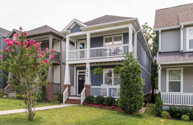 NEW 7 mins to Broadway Sleeps 8