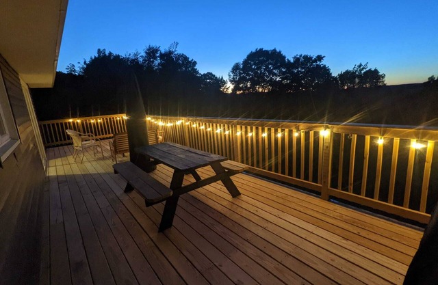 NEW 8 sleeper w/GAMES ROOM, 2 living spaces