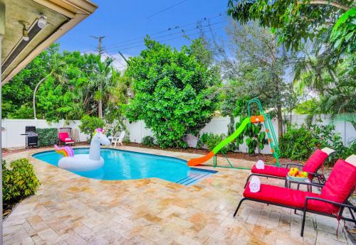 NEW Adorable Villa 7 min to Beach Trampoline