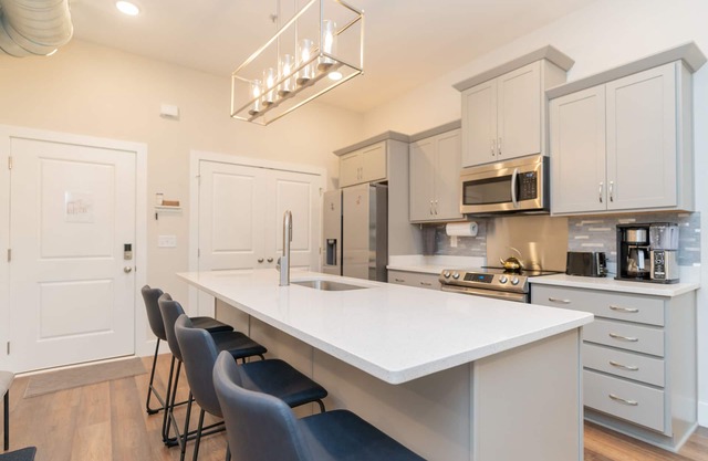 New Airy 2 bd Condo in Vibrant Southside Area
