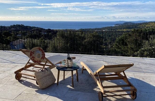 NEW! Amazing sea view, high standing renovated villa with large swimming-pool