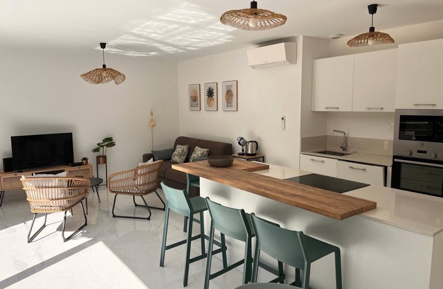 New apartment in Bonifacio, in a private residence, 10 minutes from the port and beaches,