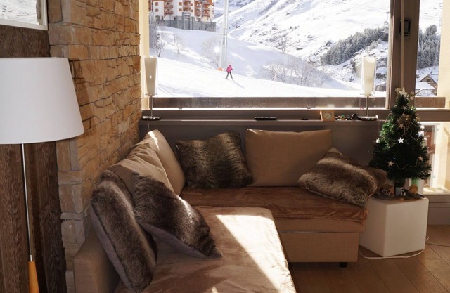 New apartment renovated contemporary design on the track in 4-storey cottage