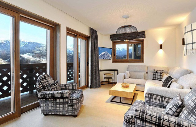 New Apartment Steps from Slopes, Central Courchevel Le Praz