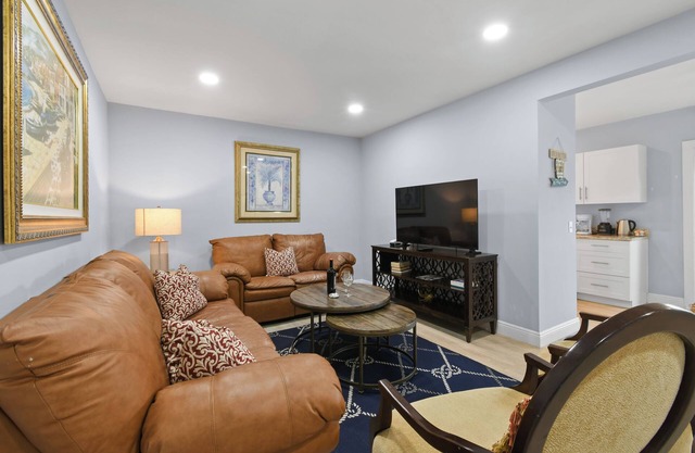 NEW BEACH LISTING, Walk-Beach, Surfing, Scuba, Close-Dining, Wi-Fi