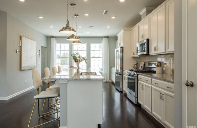 New! Beautiful 5 Bed 4BR Luxe Home!