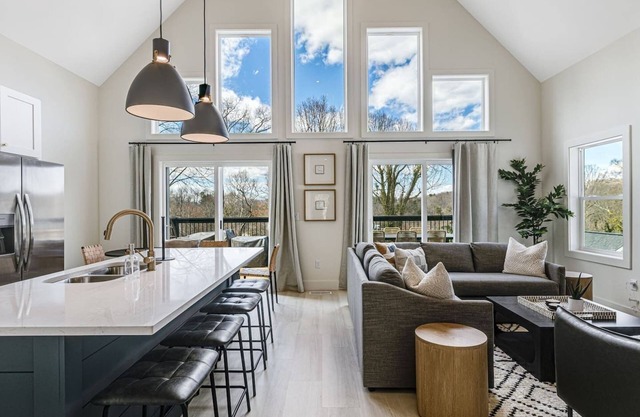 New Beautiful Home w/Mtn Views, 2 Decks & Walk to Biltmore Village!