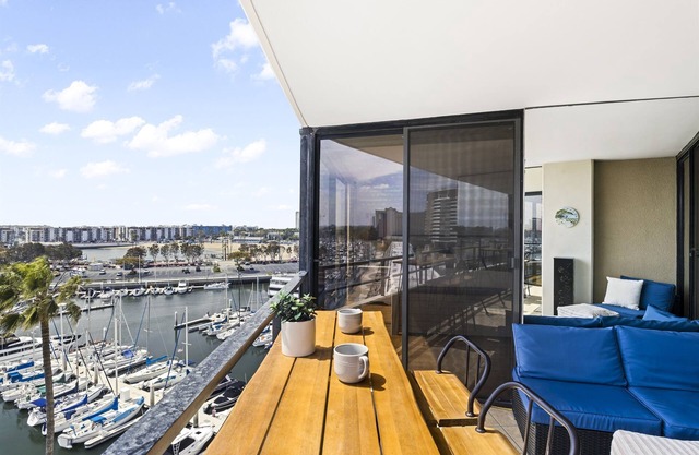 New! Beautiful Marina Views, Pool/hot tub/gym