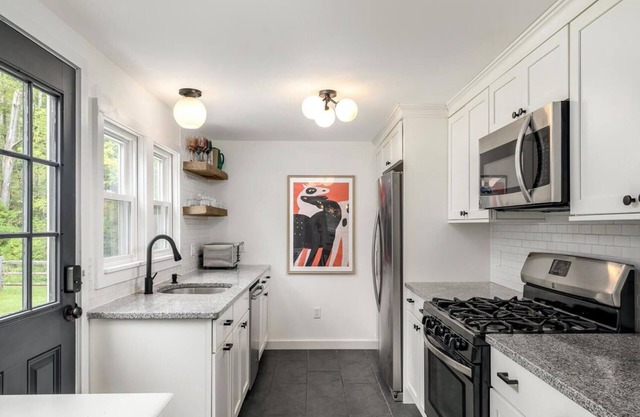 NEW! Berkshire Bliss. Cheery & comfortable private home in Williamstown Center