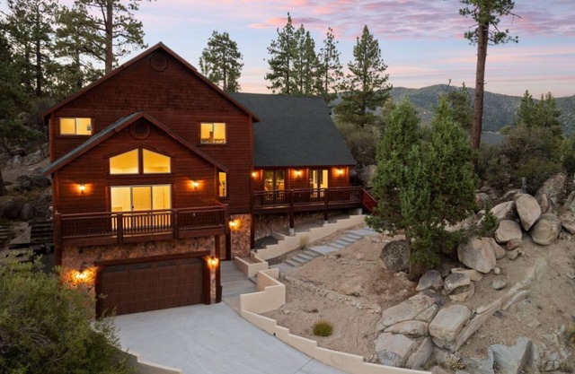 NEW! Boulder Luxe Estate - Luxury Retreat for 16-Your Elevated Mountain Getaway