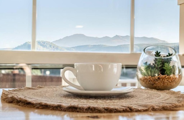 NEW! Boutique TinyHome w/Direct View of PikesPeak!