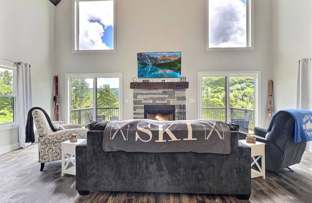 New Build Ellicottville Ski Chalet Sleeps 8