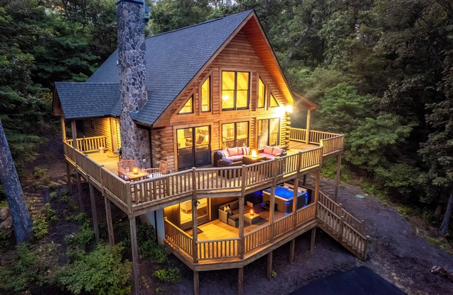 New Build! Log Cabin with Hot Tub in Wintergreen