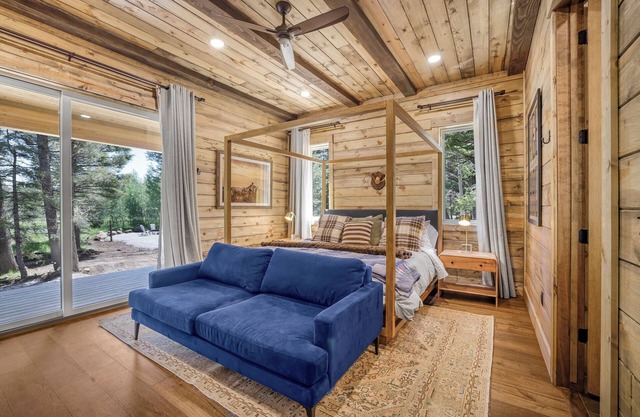 NEW BUILD Luxury Yellowstone House 6 Acres Heat & AC on Creek