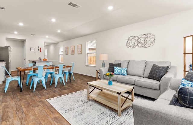 New built house close to SeaWorld/Lackland AFB..