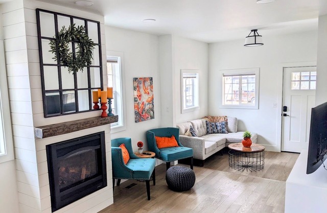 ⭐NEW Bungalow 1 mi to Downtown/LAKE⭐