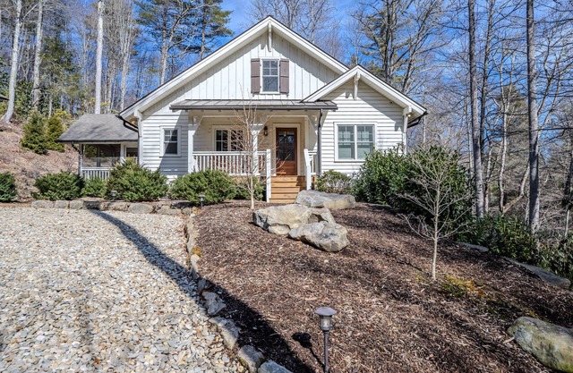 New! Bunker Hill Cottage. Close to Cashiers!