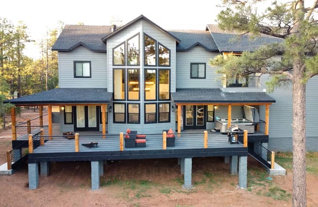 New Cabin In Pines, Hot Tub, Deck, Pet Friendly