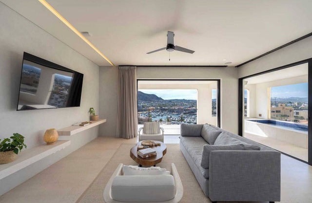 New! Cabo -Medano Beachfront 1 Bedroom Luxury Condo!