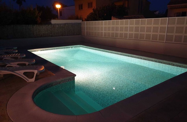 New chalet 7 rooms. Private pool. Next to the sea.Parking. Little crowded beach