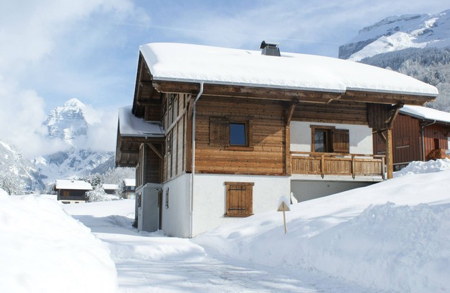 New chalet comfortable for 8-12 people