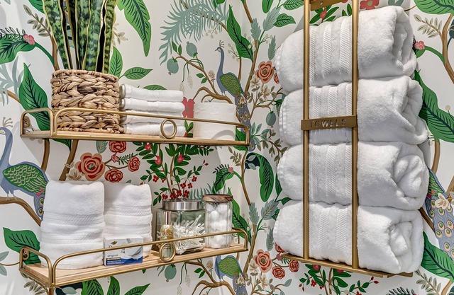 New! Charming 2bed+office+dreamy backyard in the Village