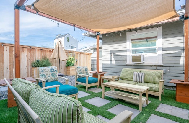 NEW! Charming Bungalow Centrally Located