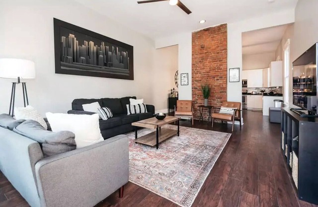 New! Close to all Derby Festivities, 10-min drive to Churchill Downs