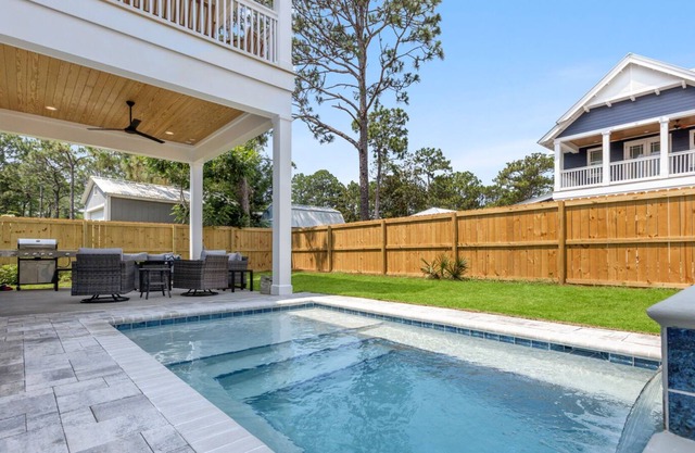 New Construction, Seagrove, Private Pool, 6 Seater Golf Cart!