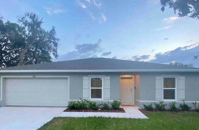 New Construction Home Located Next to a Publix Plaza With Space to Fit 10 Guests