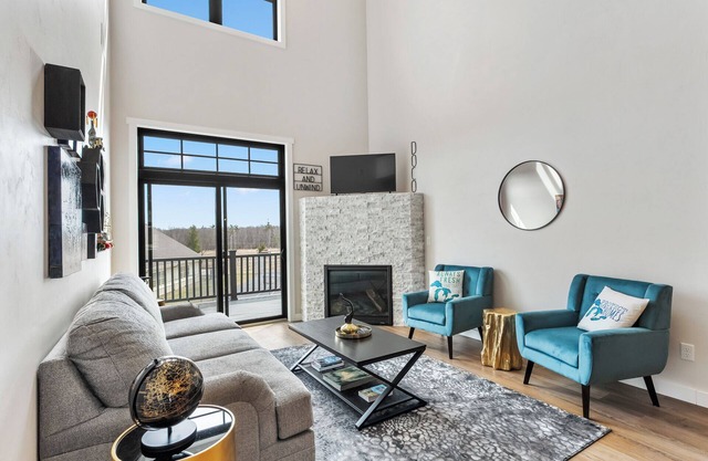 New Construction: Hot tub and Gym near Downtown Egg Harbor