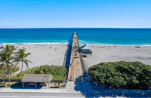 New Construction-Modern, Close to Beach, Large patio and grill, full amenities