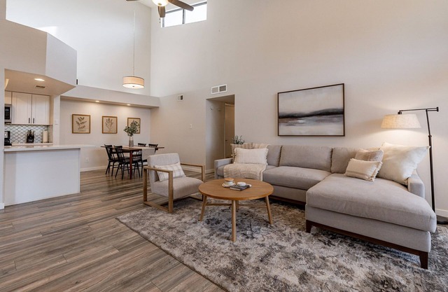 New Contemporary 2BR/2BA w/2 Kings in Old Town