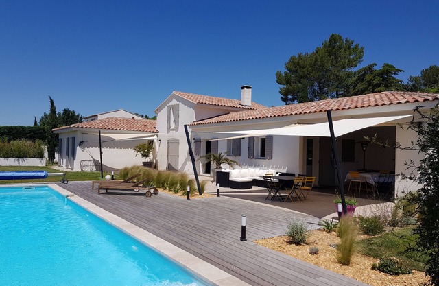 New contemporary high end villa large pool near Aix en Provence