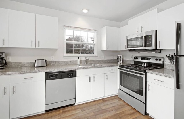 *NEW* Corp/Family 3 BR/2.5BA Townhome in DT Auburn Hills