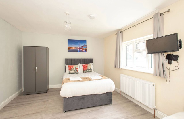 *New* Cosy Studio 1