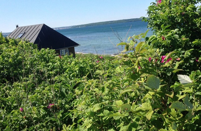 New cottage directly to the beach
