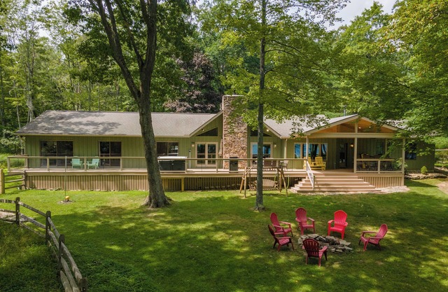 New! Cottage on the Cove: Dogs Welcome, Lake Front, Dock Slip!