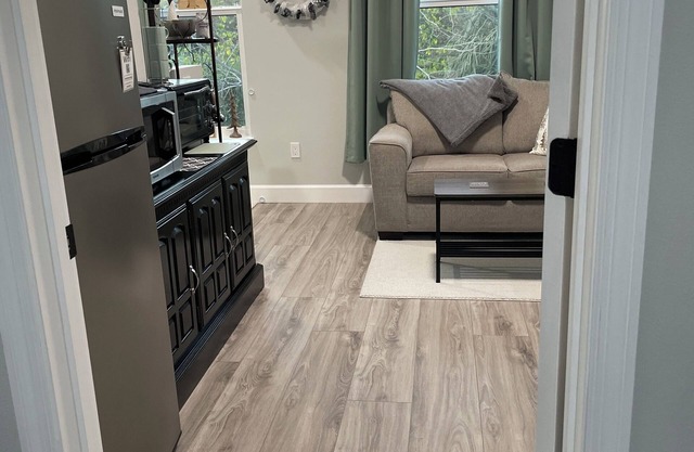 NEW Cozy 1-bedroom suite between Daytona and NSB. only 3 mi. from the beach!