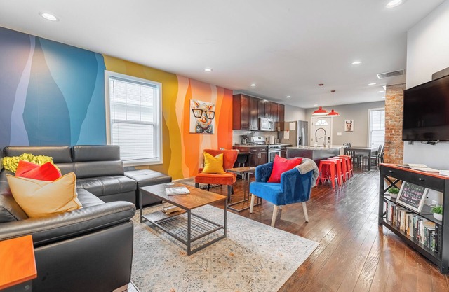 NEW! Cozy 2BR/Pet-Friendly/5 Min to Downtown