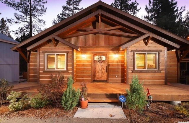 New Cozy Cabin 5 Minutes Away from the Slopes/Lake/Downtown
