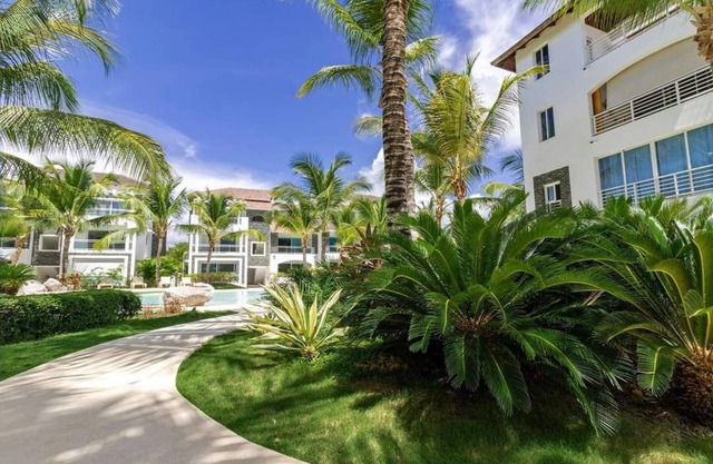 NEW cozy condo Dominucus 5 poolblick Estrella, WiFi, AC, beach short walkable