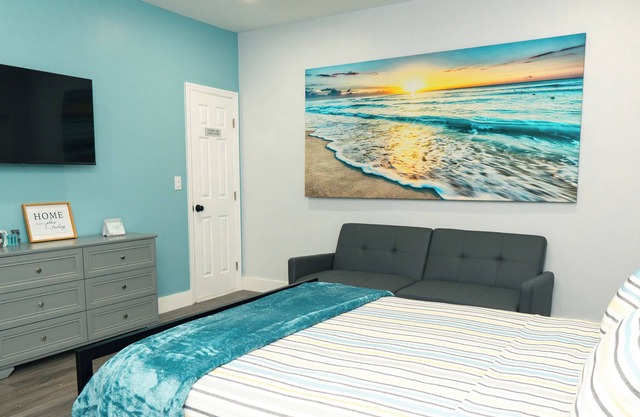 New Cozy Guest House/Studio suite with private guest access