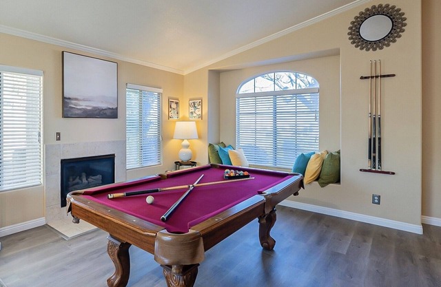New! Cozy Modern Pool Home, Close to Downtown and The Strip