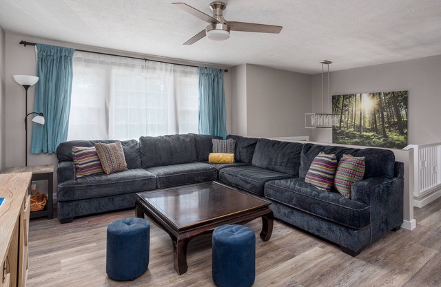 New! Cozy Mountain Retreat near Pisgah Forest & DownTwn. Pet Friendly/Game Room!