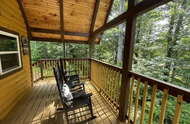 New Cozy Secluded Cabin with wi-fi