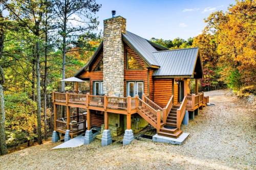 New Creekside Cabin w Spa + Views Sleeps 12