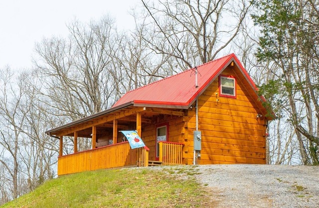 NEW! Custom Cabin on 10 acres!