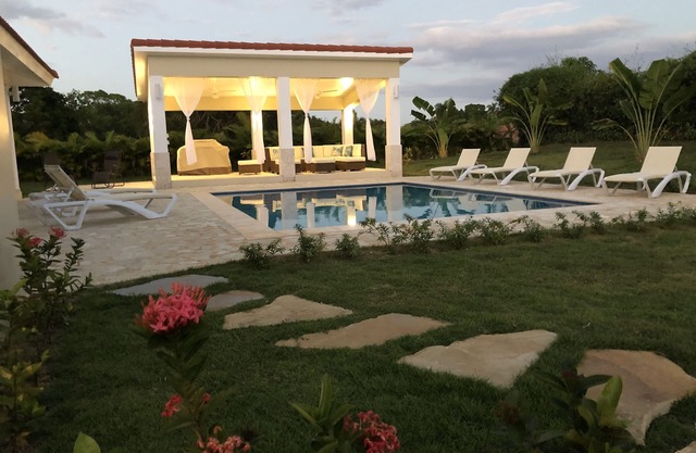 New Custom Tropical Chic 4 BR/4 BA 2 Level Villa in Residencial Hispaniola